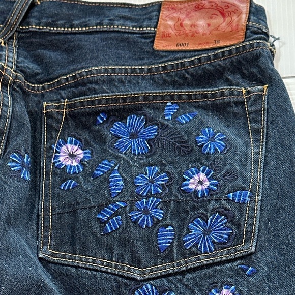 EVISU Cotton Denim Embroidered Blue Jean Shorts 38 like new tagged 38 waist - Picture 5 of 14